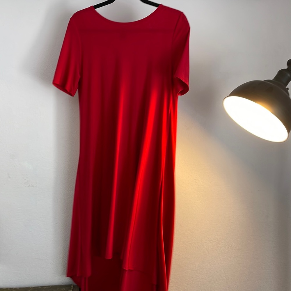 Asymmetrical red dress with short sleeves